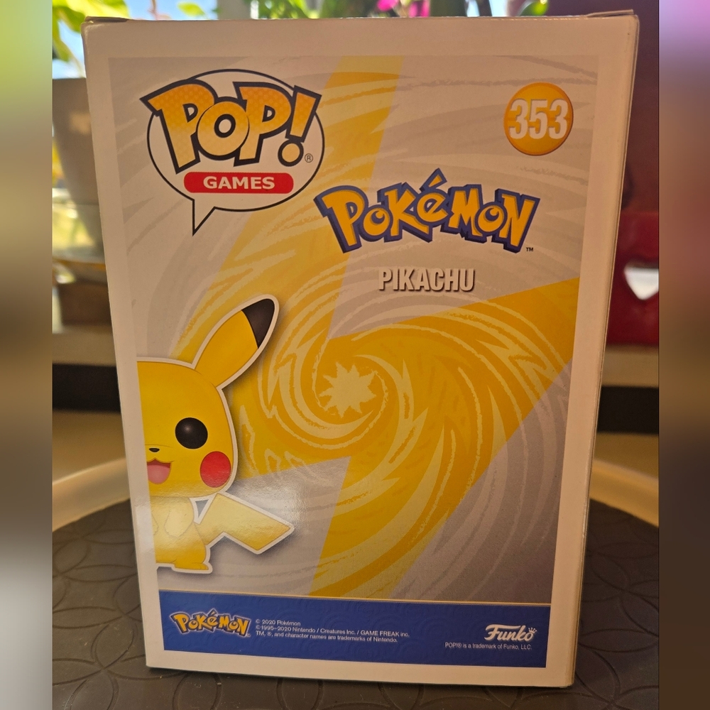 Funko Pop! Games: Pokémon 353 Pikachu Silver Vinyl Figure - Picture 4 of 8